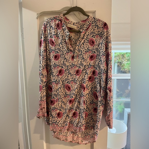 Natalie Martin Dresses & Skirts - Natalie Martin Pink Floral Long-Sleeve Tunic